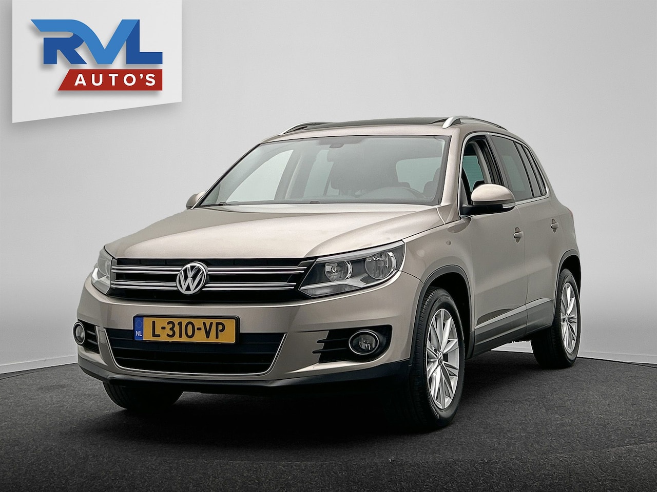 Volkswagen Tiguan - 1.4 TSI Sport&Style Automaat Trekhaak Panorama-dak Airco Cruise Lichtmetaal - AutoWereld.nl