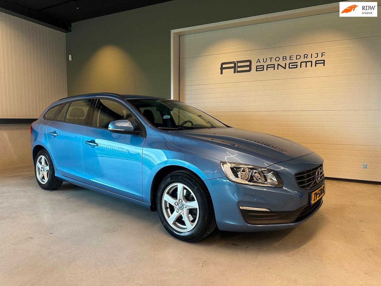 Volvo V60 - 1.6 D2 KINETIC-uitv/CLIMA AIRCO/NAVIGATIE/CRUISE CONTROL/LM-VELGEN/AUX/BLUETOOTH/ISOFIX/TR - AutoWereld.nl