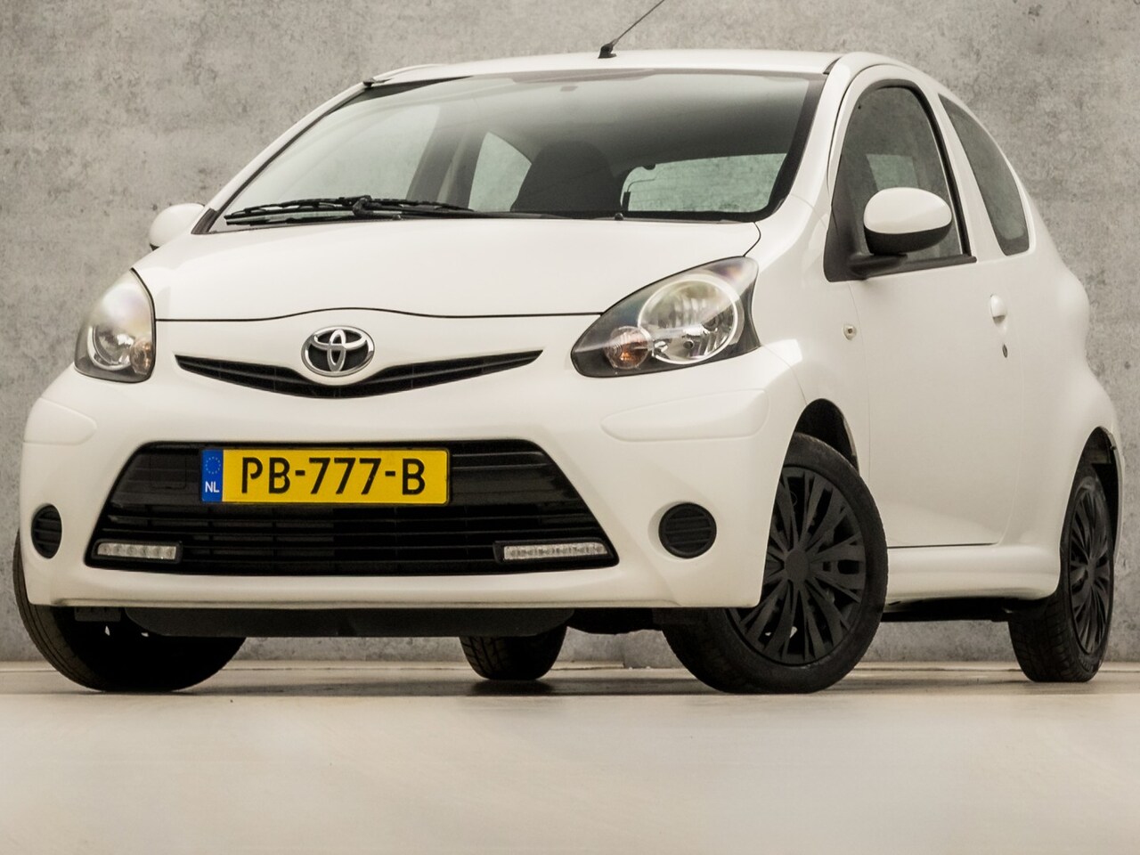 Toyota Aygo - 1.0 VVT-i Dynamic Sport (AIRCO, ELEK RAMEN, SPORTSTOELEN, NIEUWE APK, NIEUWSTAAT) - AutoWereld.nl