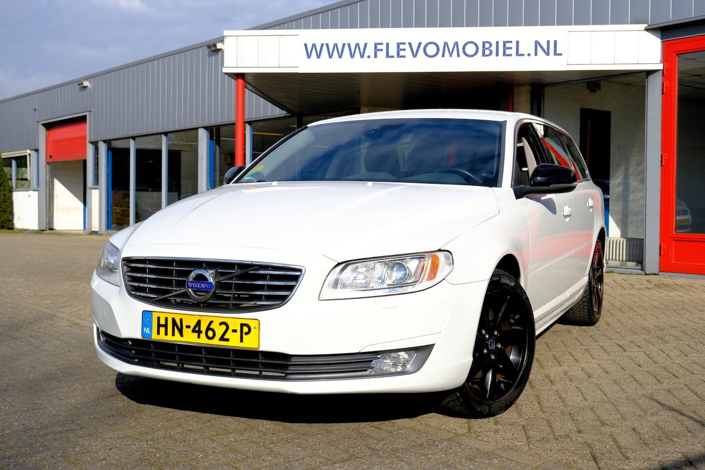 Volvo V70 - 2.0 D2 Classic Edition Half-Leder|Navi|Xenon|Clima|Trekhaak - AutoWereld.nl