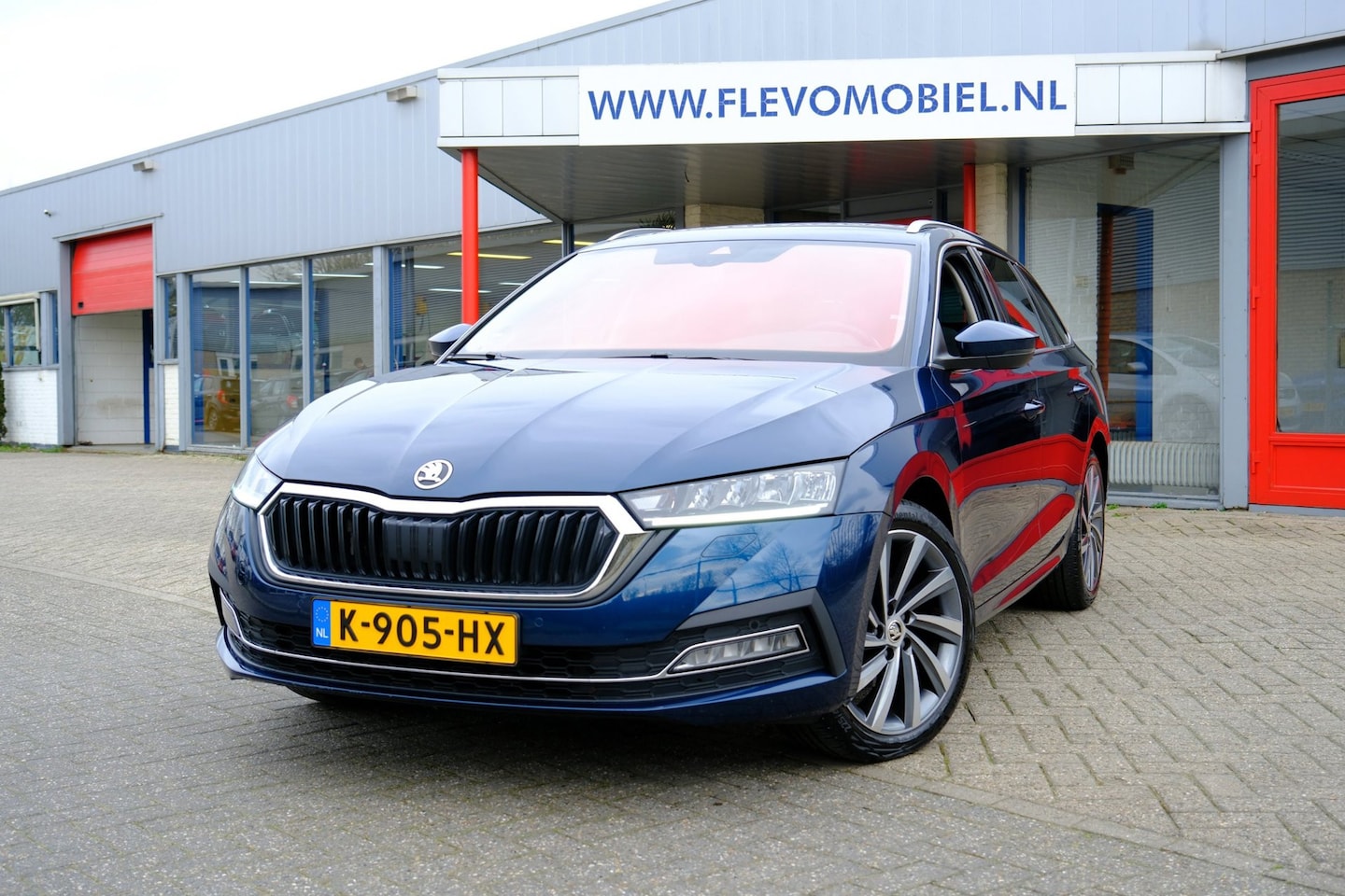 Skoda Octavia Combi - 1.0 e-TSI Business Edition Plus Aut. Navi|1e Eig!|Clima|Lanewarn|Adapt.Cruise - AutoWereld.nl