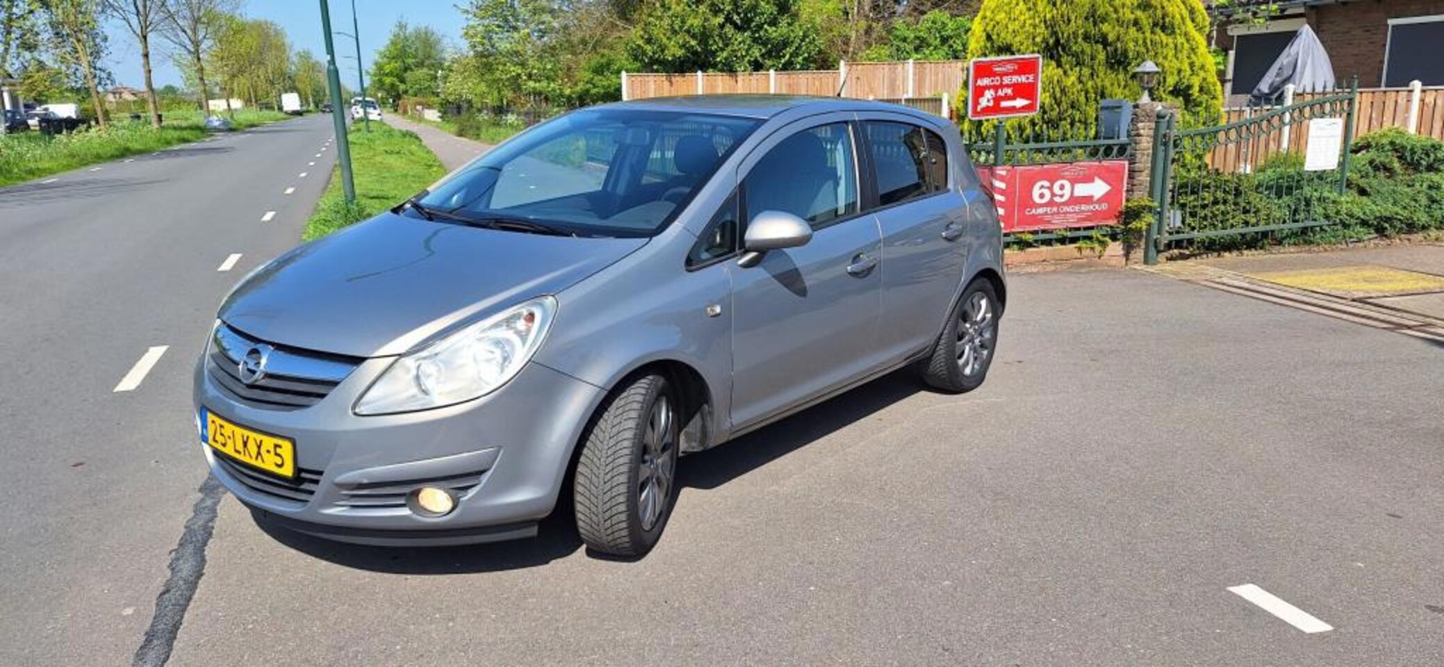 Opel Corsa - 1.2-16V '111' Edition 1.2-16V '111' Edition - AutoWereld.nl