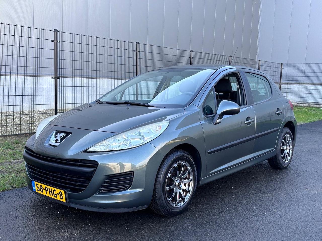 Peugeot 207 - 1.4 VTi Millesim 200 | NIEUWE AIRCO | CRUISE - AutoWereld.nl