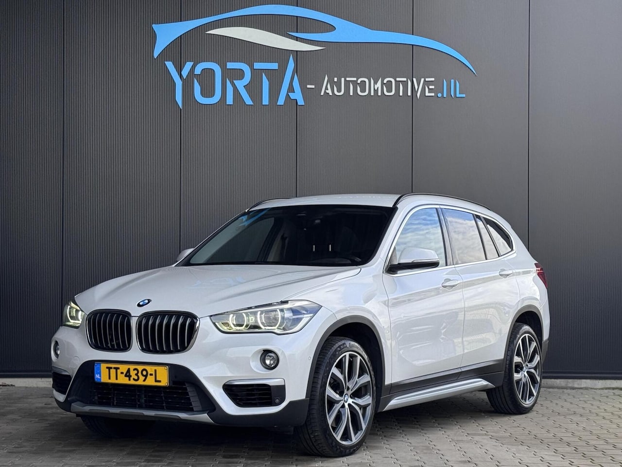 BMW X1 - sDrive20i Orange Edition II AUTOMAAT*NL AUTO*AFN HAAK - AutoWereld.nl