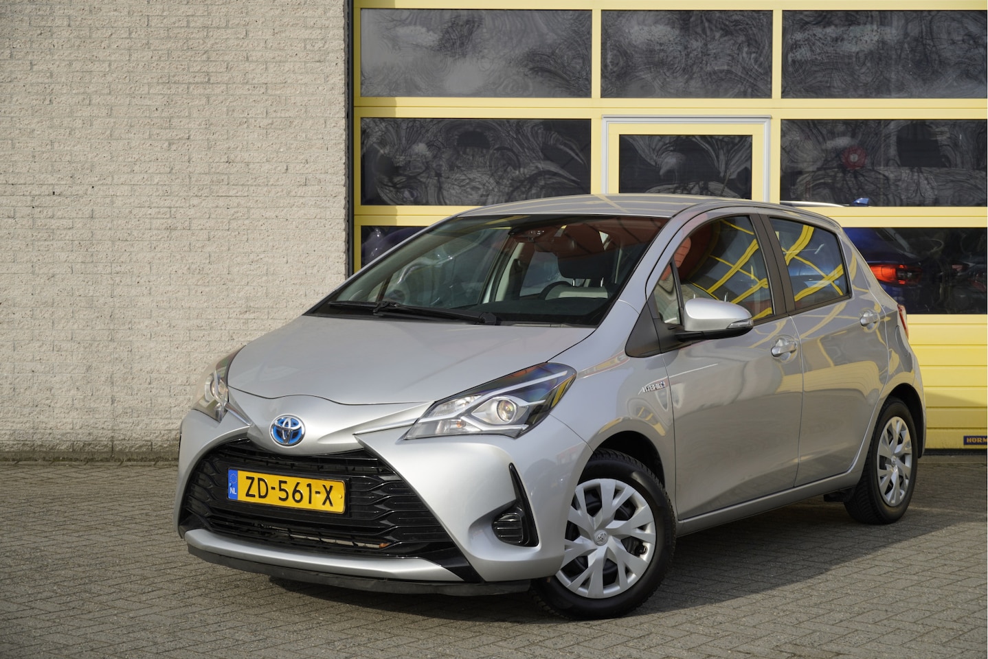 Toyota Yaris - 1.5 Hybrid Automaat! Active BJ2019 Led | Achteruitrijcamera | Climate control | Cruise con - AutoWereld.nl