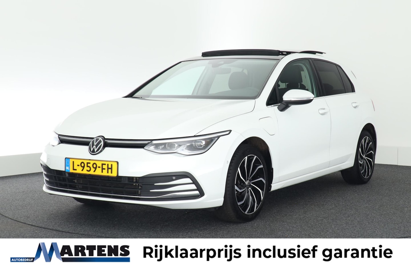 Volkswagen Golf - 1.4 204pk eHybrid Style Oryxwit Panoramadak Trekhaak Camera DCC Keyless Virtual Cockpit Na - AutoWereld.nl
