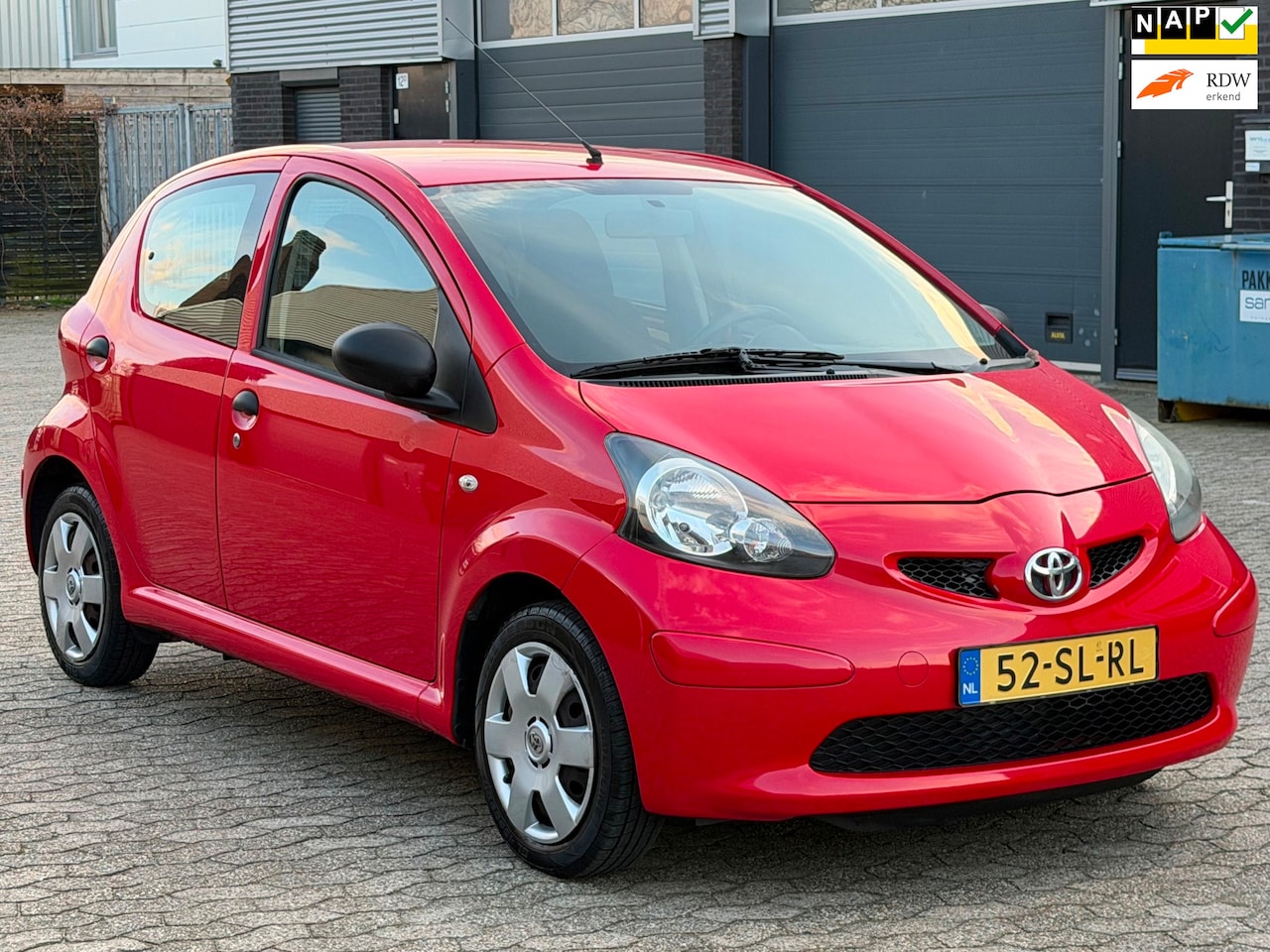 Toyota Aygo - 1.0-12V 5DEURS JAAR APK-BOEKJES-NAP - AutoWereld.nl
