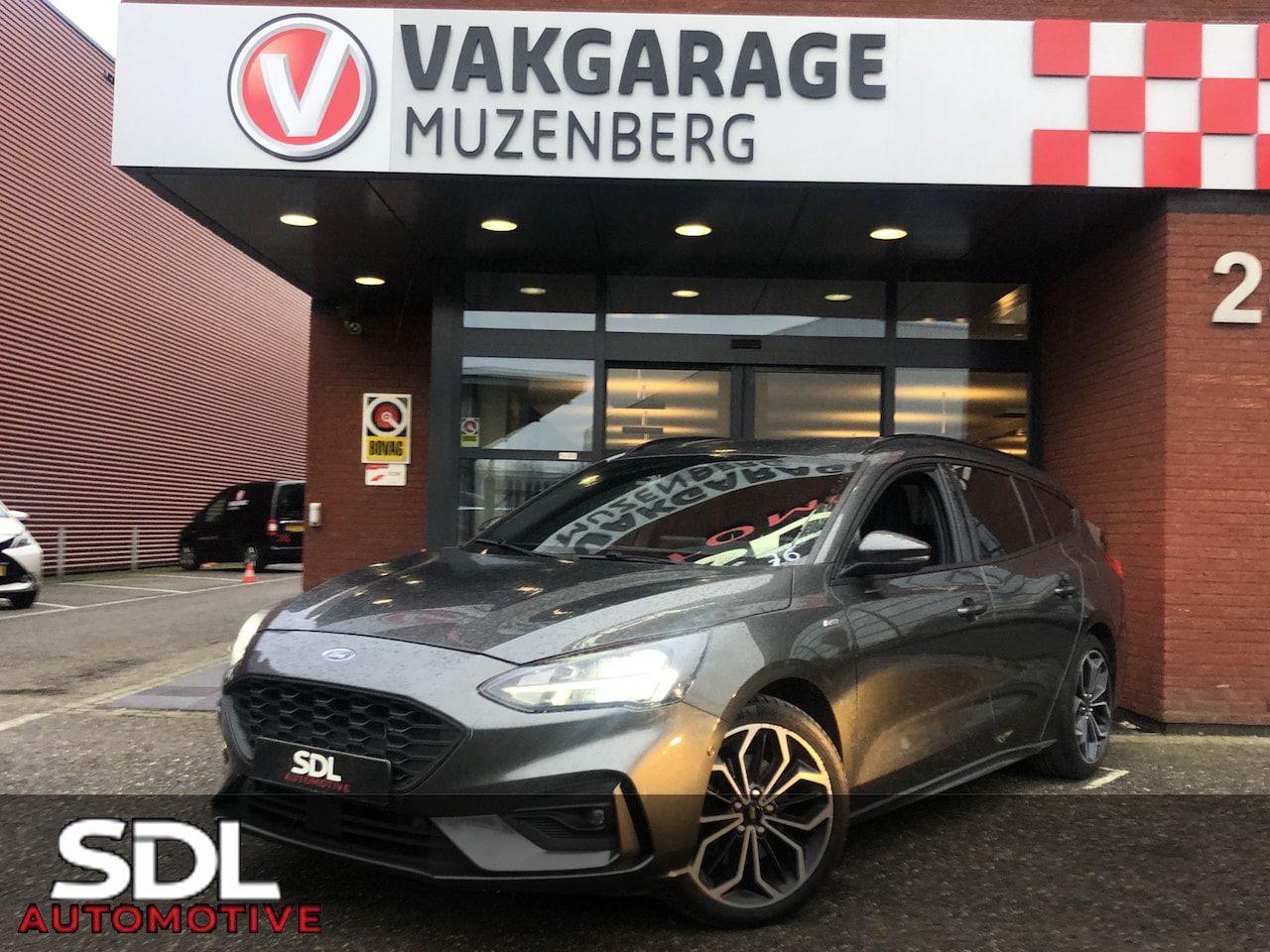 Ford Focus Wagon - 1.5 EcoBoost ST Line Business // NAVI // TREKHAAK // CAMERA // CLIMA // STOELVERWARMING // - AutoWereld.nl