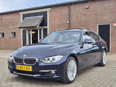 BMW 3-serie - 320i High Executive I Camera I Pano I 1ste eig I Navi I