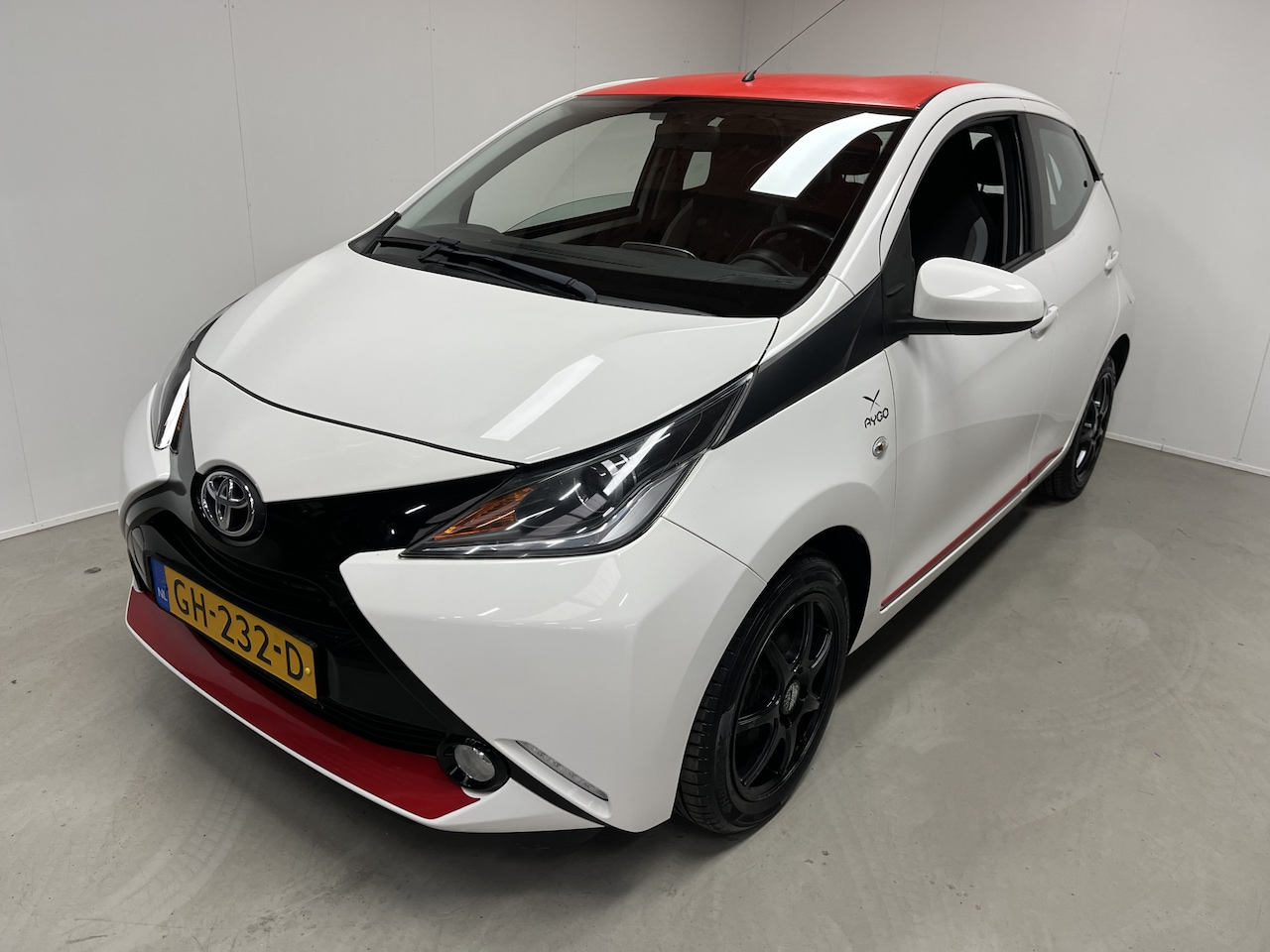 Toyota Aygo - 1.0 VVT-i x-play Camera Navigatie Incl BTW NAP - AutoWereld.nl