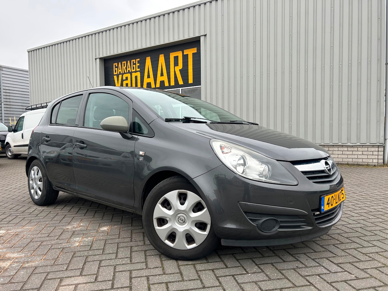 Opel Corsa - 1.2-16V '111' Edition | AIRCO | 5 DEURS | NAP | - AutoWereld.nl