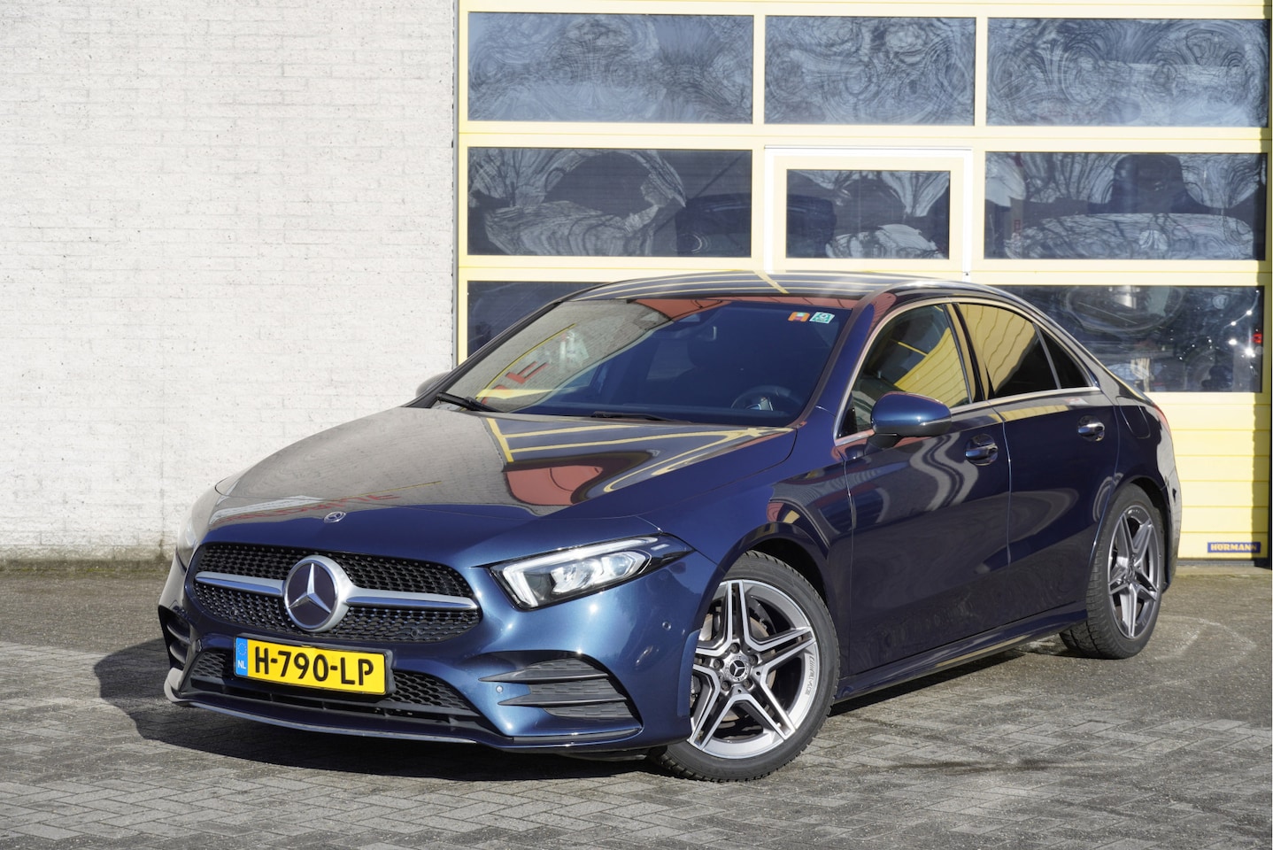 Mercedes-Benz A-klasse - 180 Automaat! Business Solution AMG BJ2020 Lmv 18" | Led V+A | Pdc | Navi | Achteruitrijca - AutoWereld.nl