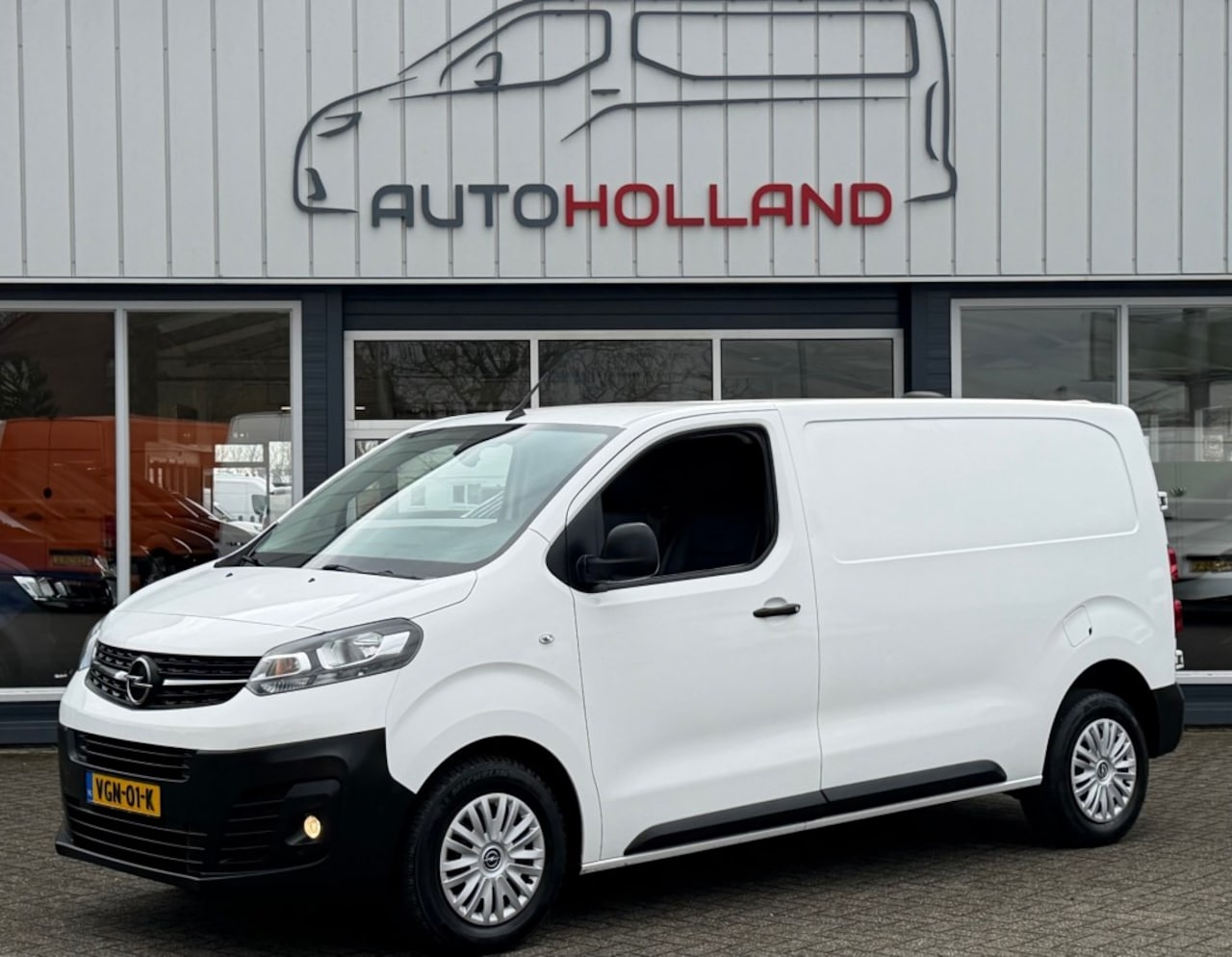 Opel Vivaro - 2.0 CDTI 90KW 122PK L2H1 EURO 6 AIRCO/ NAVIGATIE/ CRUISE CONTROL/ BEDRIJFSWAGENINRICHTING/ - AutoWereld.nl
