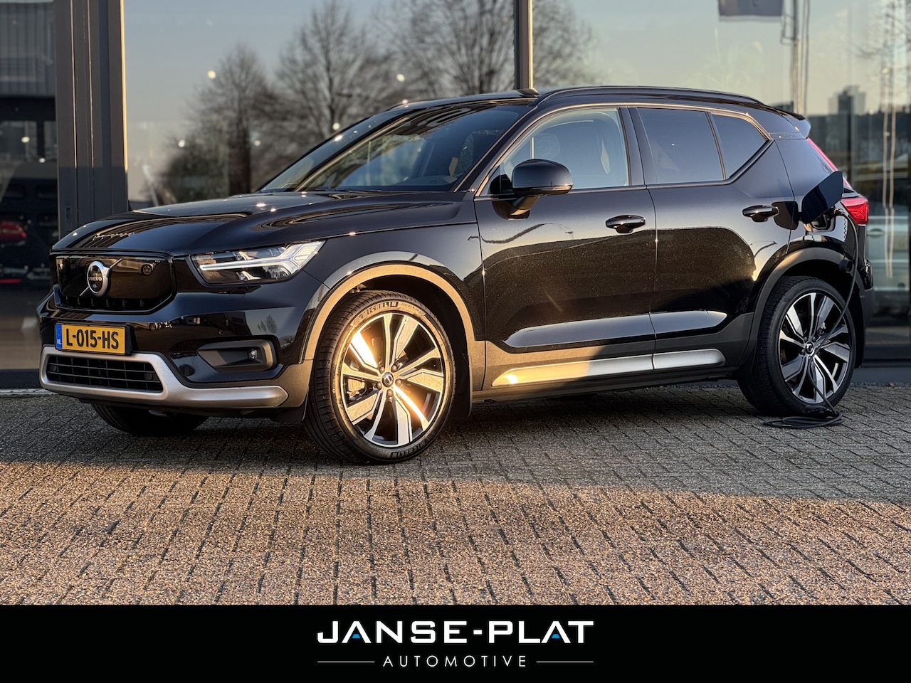Volvo XC40 - Recharge P8 AWD R-Design Pano | Trekhaak | 360 Cam | - AutoWereld.nl