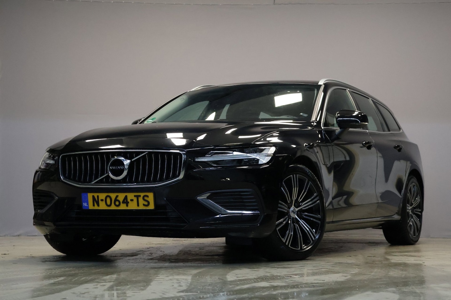 Volvo V60 - 2.0 T6 Recharge AWD Inscription Expression 2.0 T6 Recharge AWD Inscription Expression - AutoWereld.nl