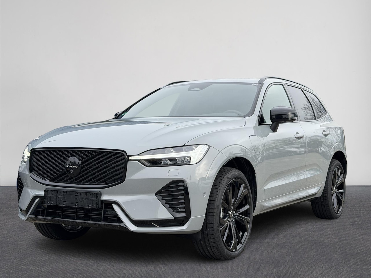 Volvo XC60 - 2.0 T6 Plug-in hybrid AWD Plus Dark Facelift | Pano | 360 Camera | Leer | Winterpakket | H - AutoWereld.nl