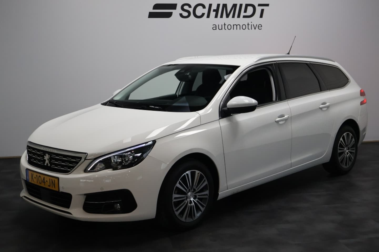 Peugeot 308 SW - 1.2 PureTech Blue Allure | Stoelmassage | Trekhaak | Navigatie - AutoWereld.nl