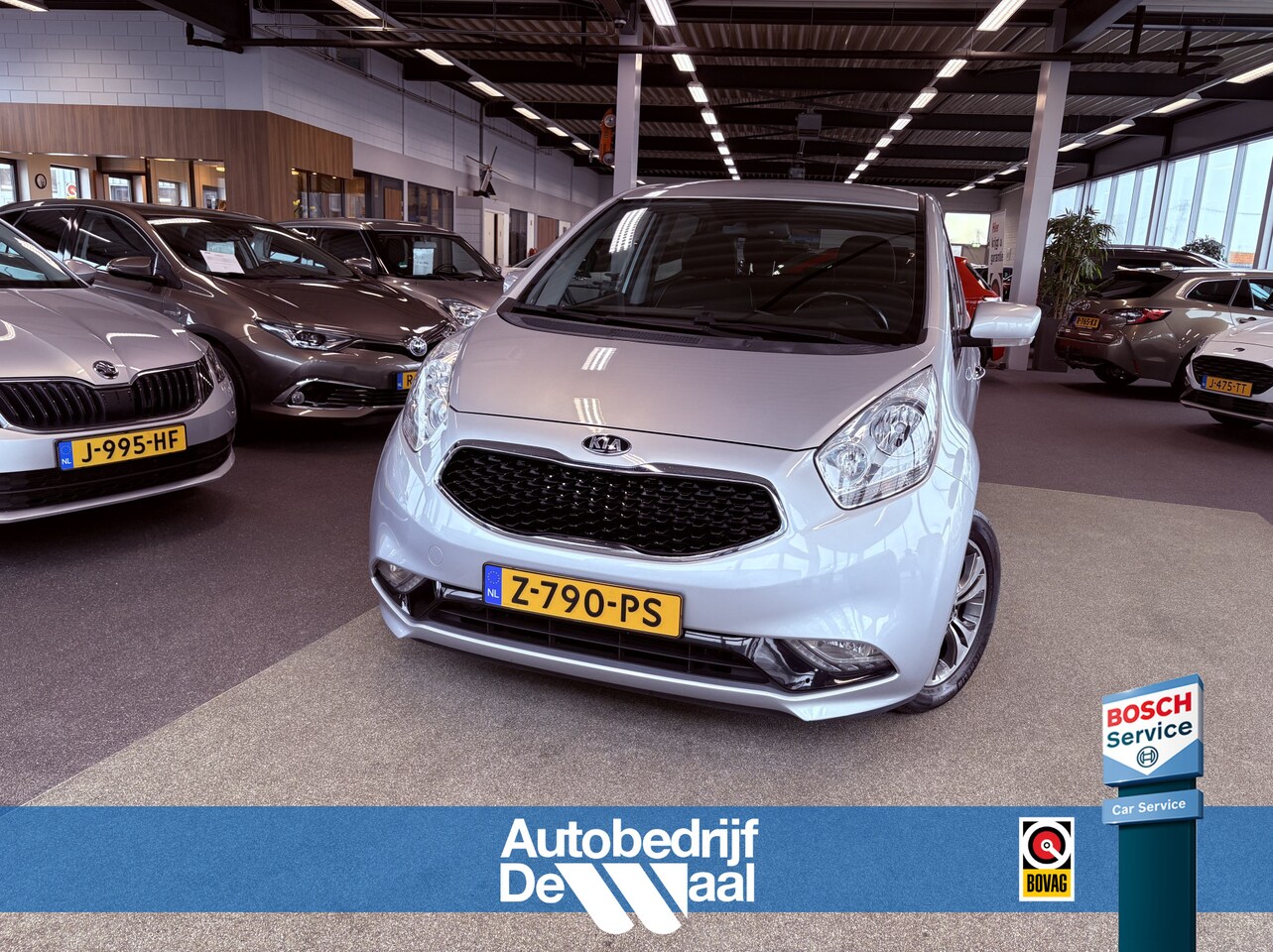 Kia Venga - 1.6 CVVT DynamicPLusLine Automaat CAMERA/KEYLESS/CRUISE/PDC/TREKHAAK/WINTERPACK - AutoWereld.nl