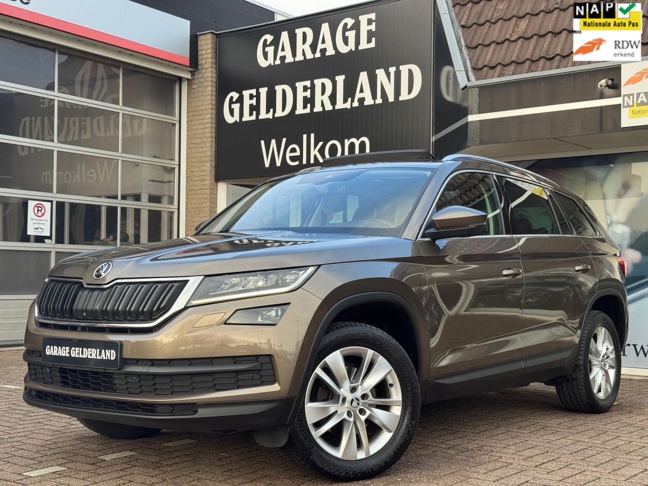 Skoda Kodiaq - 1.4 TSI Sport | Pano | Leder | Trekhaak | Navi | Camera360 | Acc | Apple/Android 7p. - AutoWereld.nl