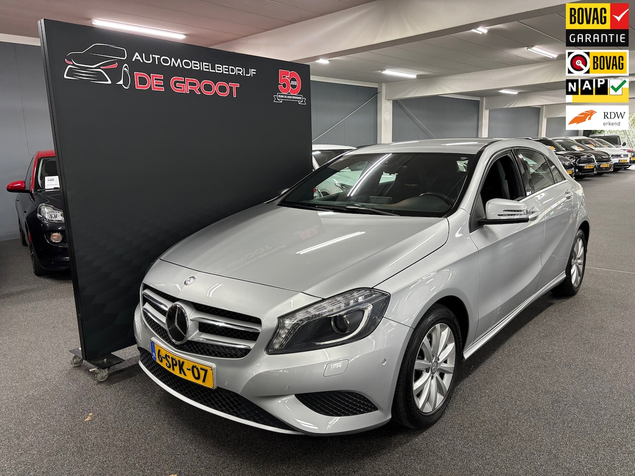 Mercedes-Benz A-klasse - 180 Ambition Automaat met flippers, NL-Auto met Navigatie, Parkeersensoren voor & Achter, - AutoWereld.nl