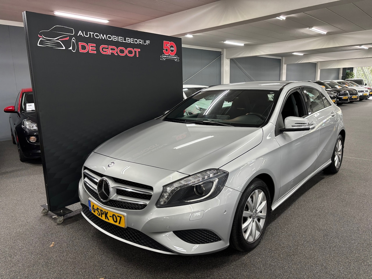 Mercedes-Benz A-klasse - 180 Ambition Automaat met flippers, NL-Auto met Navigatie, Parkeersensoren voor & Achter, - AutoWereld.nl