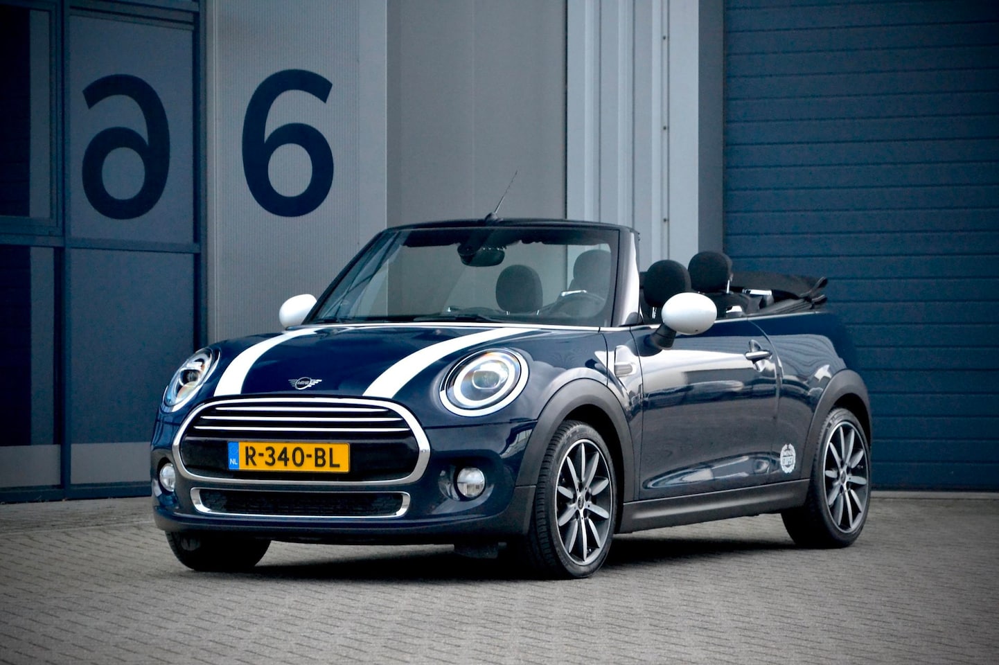MINI Cabrio - Mini 1.5 Cooper Chili / Sportstoelen / LED / H&K Sound / Keyless / Cruise control - AutoWereld.nl
