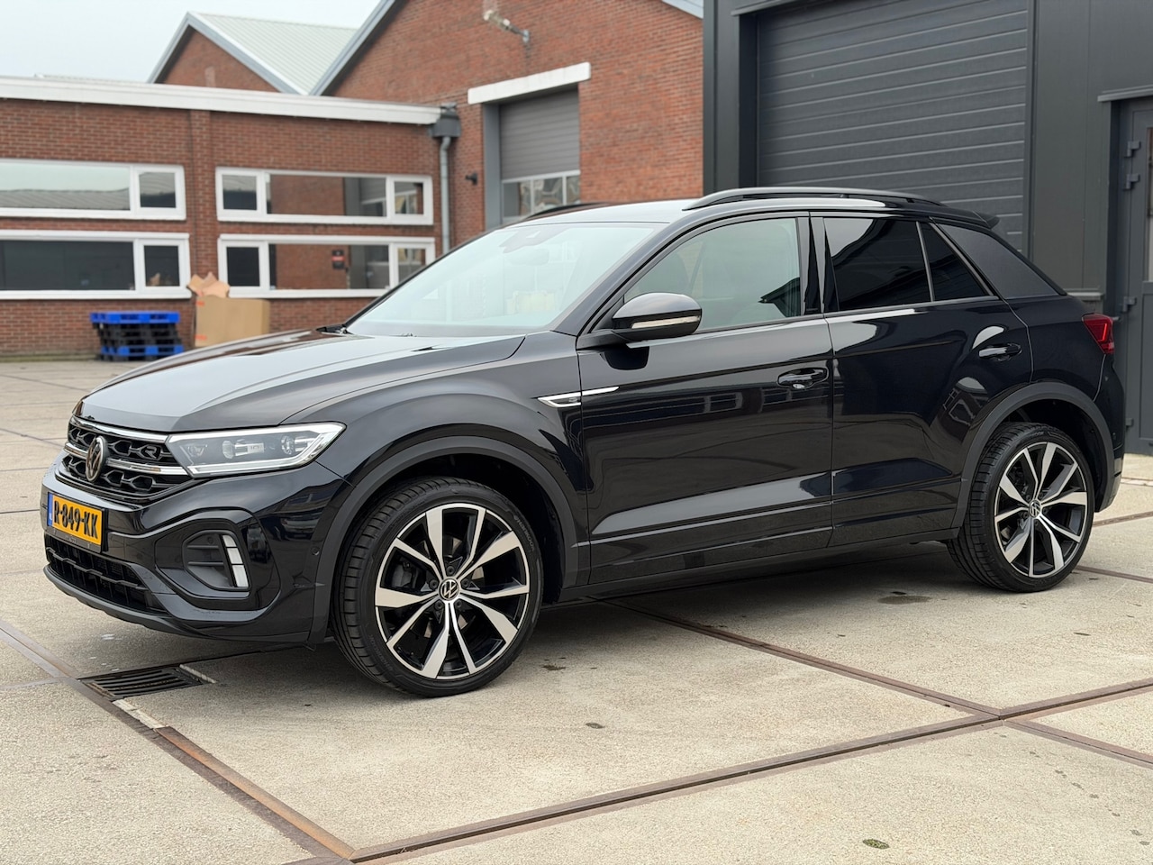 Volkswagen T-Roc - 1.5 TSI R-Line Black style IQ-Led Groot Navi Virtual NAP - AutoWereld.nl