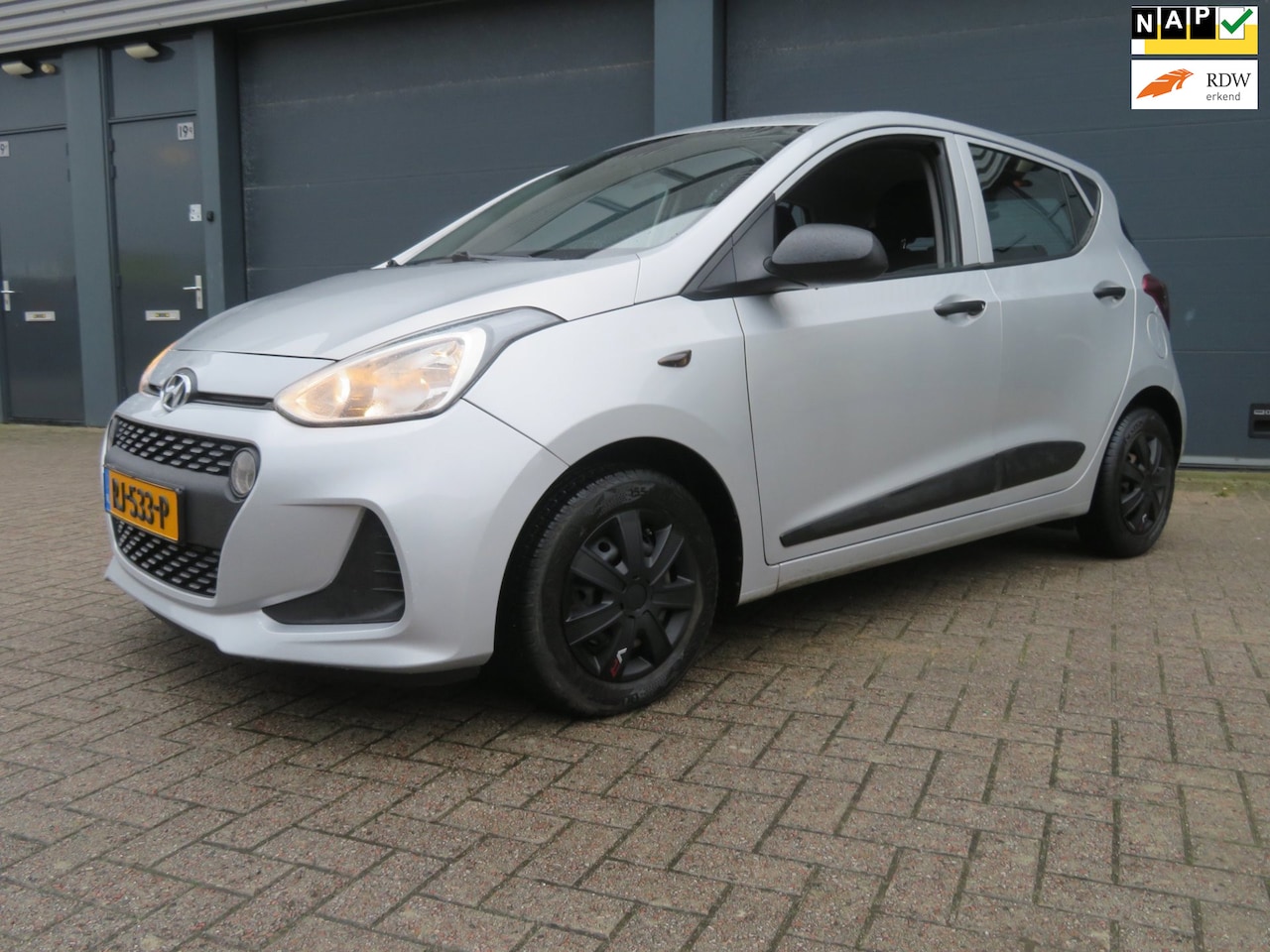 Hyundai i10 - 1.0i i-Motion 5 deurs airco - AutoWereld.nl