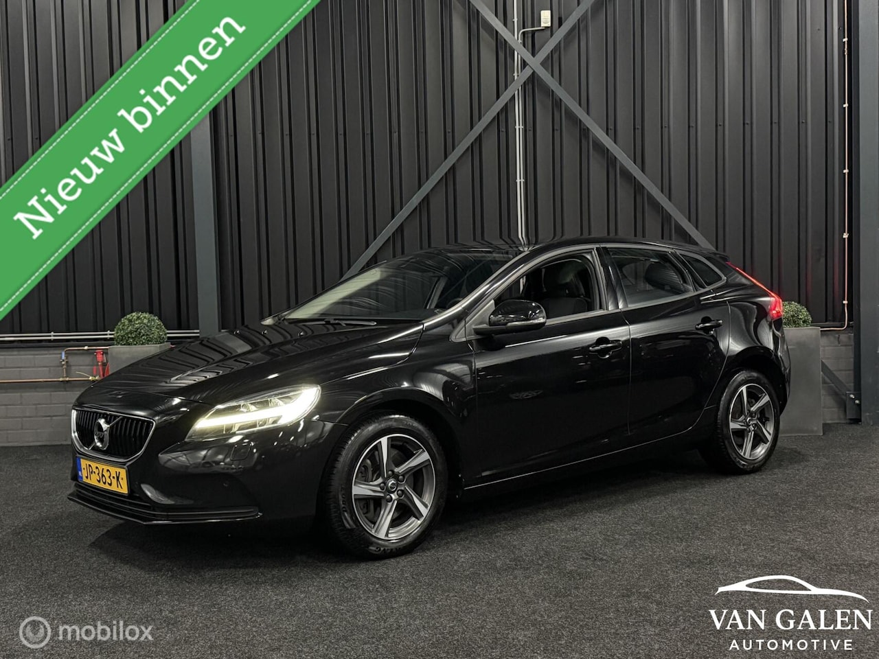 Volvo V40 - 2.0 D3 R-Design 150PK NAP! Nw D-Riem|Airco|Navi| - AutoWereld.nl