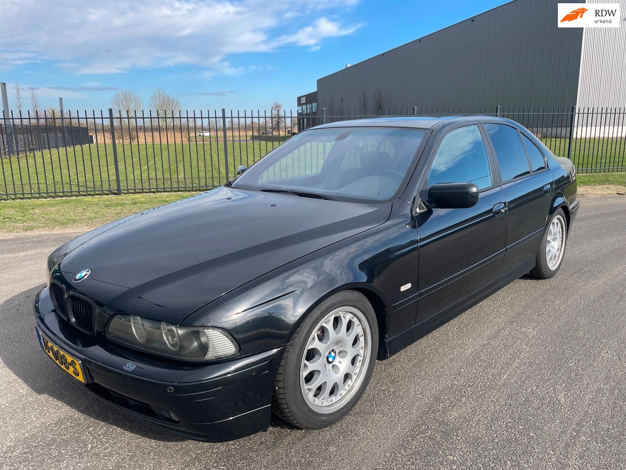 BMW 5-serie - 530i Special Executive|Bj 2001|Airco|Cruise|Leer|17” lm| - AutoWereld.nl