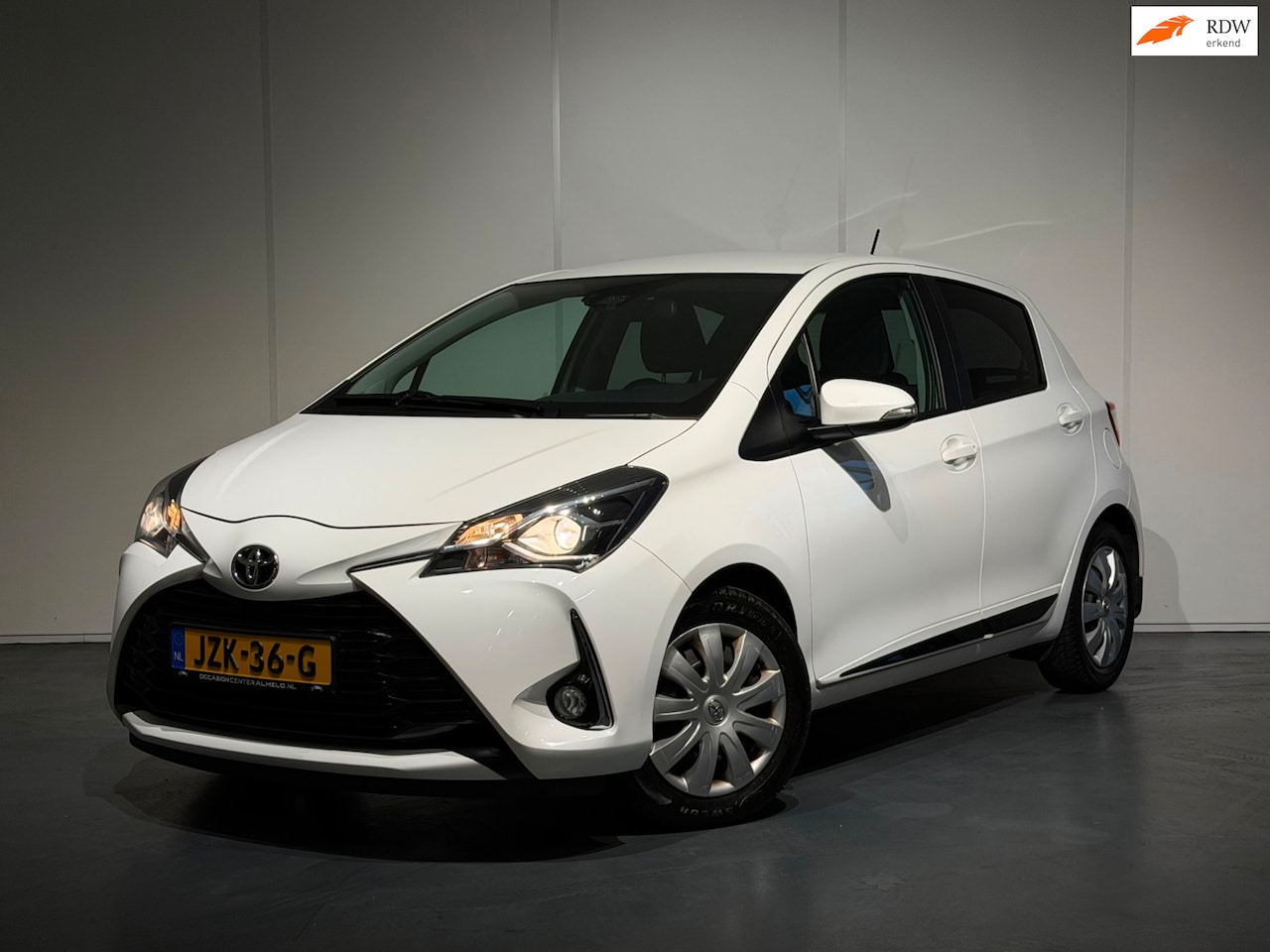 Toyota Yaris - 1.5 VVT-i Aspiration /Clima/Cruise/Camera/Lane/Bots - AutoWereld.nl