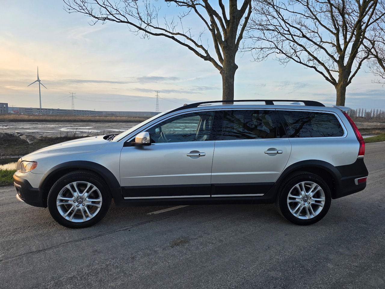 Volvo XC70 - Momentum - AutoWereld.nl