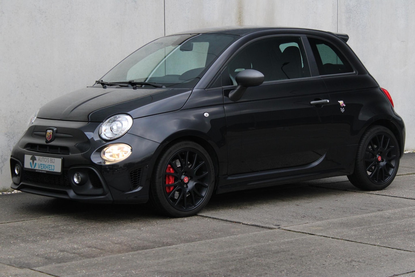Fiat 500 Abarth - 1.4 T-Jet Competizione 70th Anniversary / AUTOMAAT / DEALERONDERHOUDEN / BREMBO / XENON - AutoWereld.nl