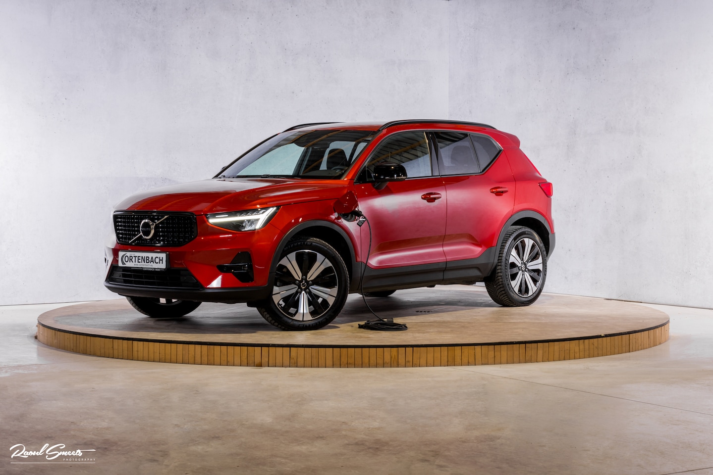 Volvo XC40 - 1.5 T4 Plug-in hybrid Plus Dark | Harman Kardon | Adaptieve cruise | Zwenkbare trekhaak | - AutoWereld.nl