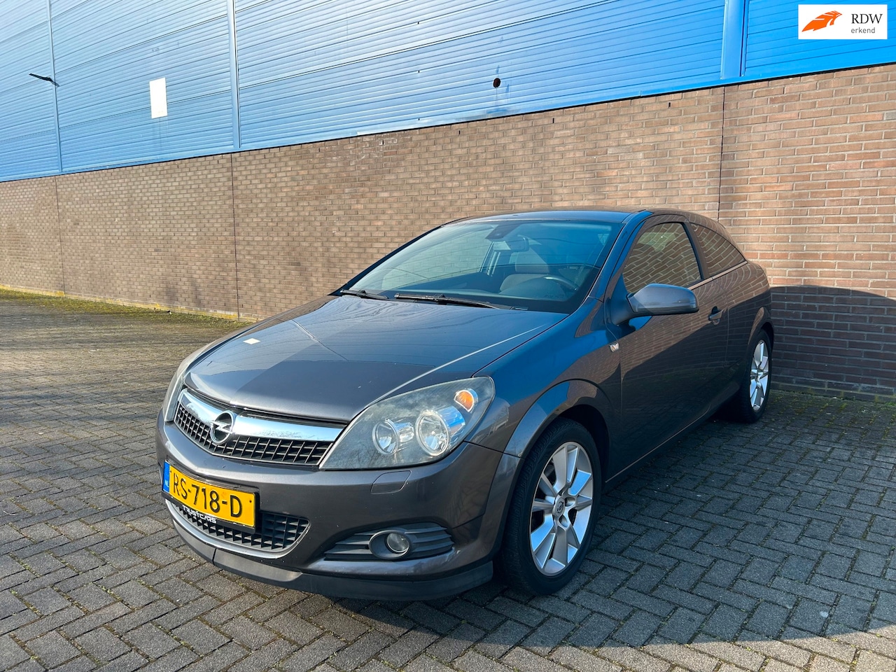 Opel Astra GTC - 1.6 Executive | Automaat | Cruise | 17” LM Velgen | Stoelverwarming | Licht & Regensensor - AutoWereld.nl