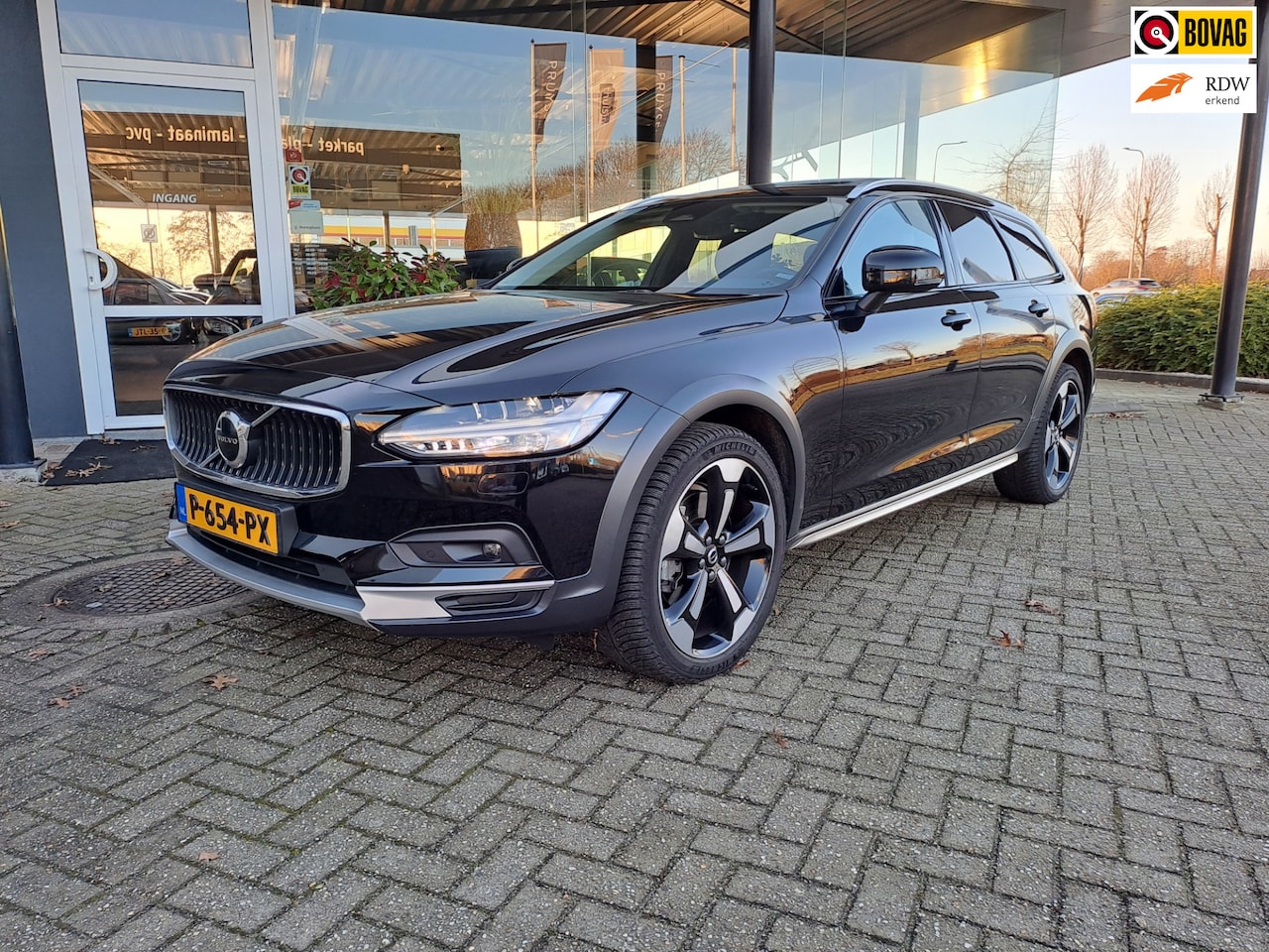Volvo V90 Cross Country - 2.0 B5 AWD Pro 2.0 B5 AWD Pro NIEUWSTAAT - AutoWereld.nl