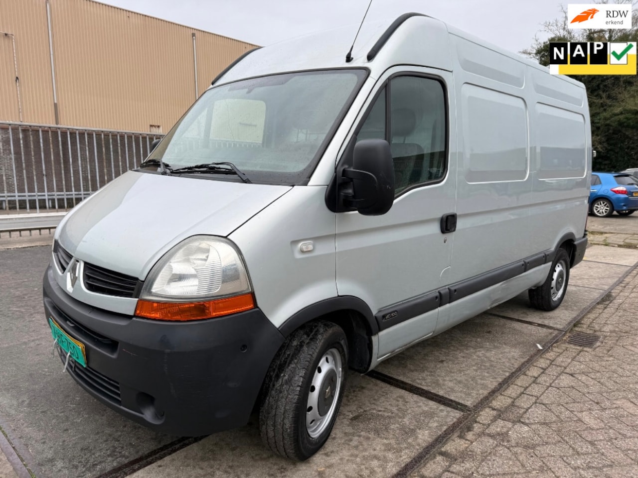 Renault Master - T33 2.5 dCi L2 H2 T33 2.5 dCi L2H2 - AutoWereld.nl