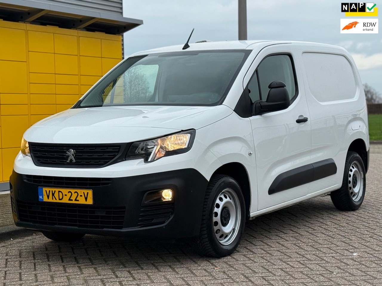 Peugeot Partner - 1.5 BlueHDI Premium Bj 2021 Navigatie Pdc 139dkm NAP - AutoWereld.nl