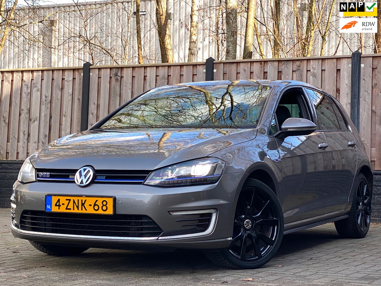 Volkswagen Golf - 1.4 TSI GTE NL AUTO I AUTOMAAT I BENZINE ELEKTRISCH I LEER I TREKHAAK I LMV - AutoWereld.nl