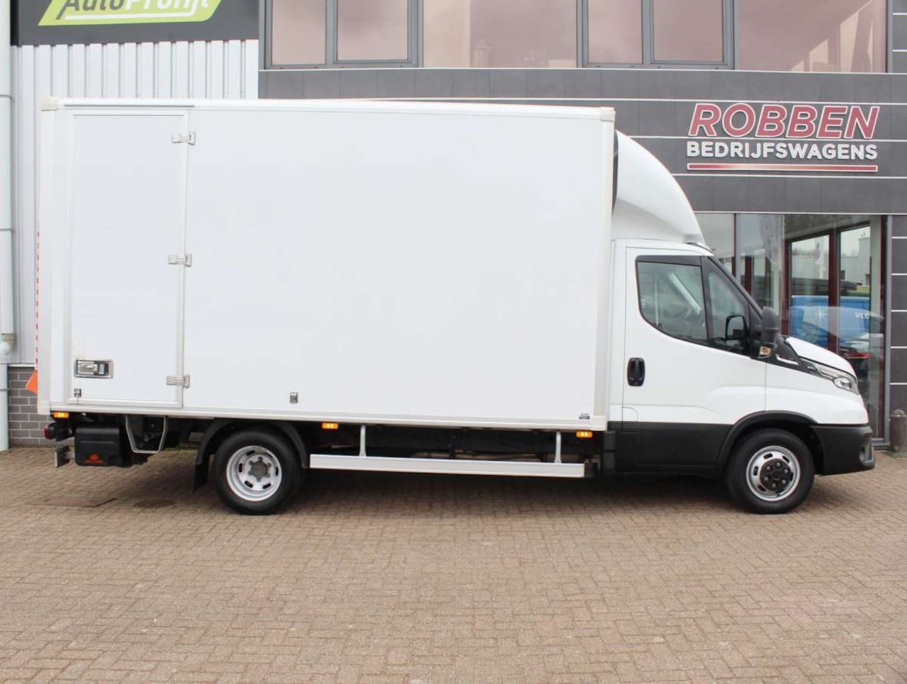 Iveco Daily - 42C18 HA8 Bakwagen Aut. Dubbellucht Laadklep Cam/Cruise/Airco - AutoWereld.nl