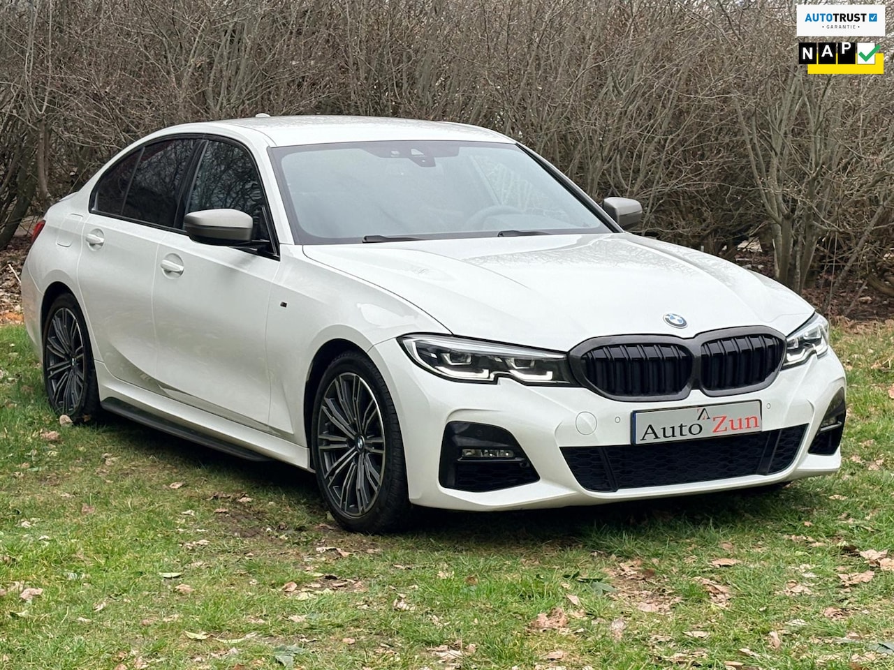 BMW 3-serie - 320i Business Edition M Sport pakket Automaat Navi CarPlay Carbon pakket/NL Auto - AutoWereld.nl