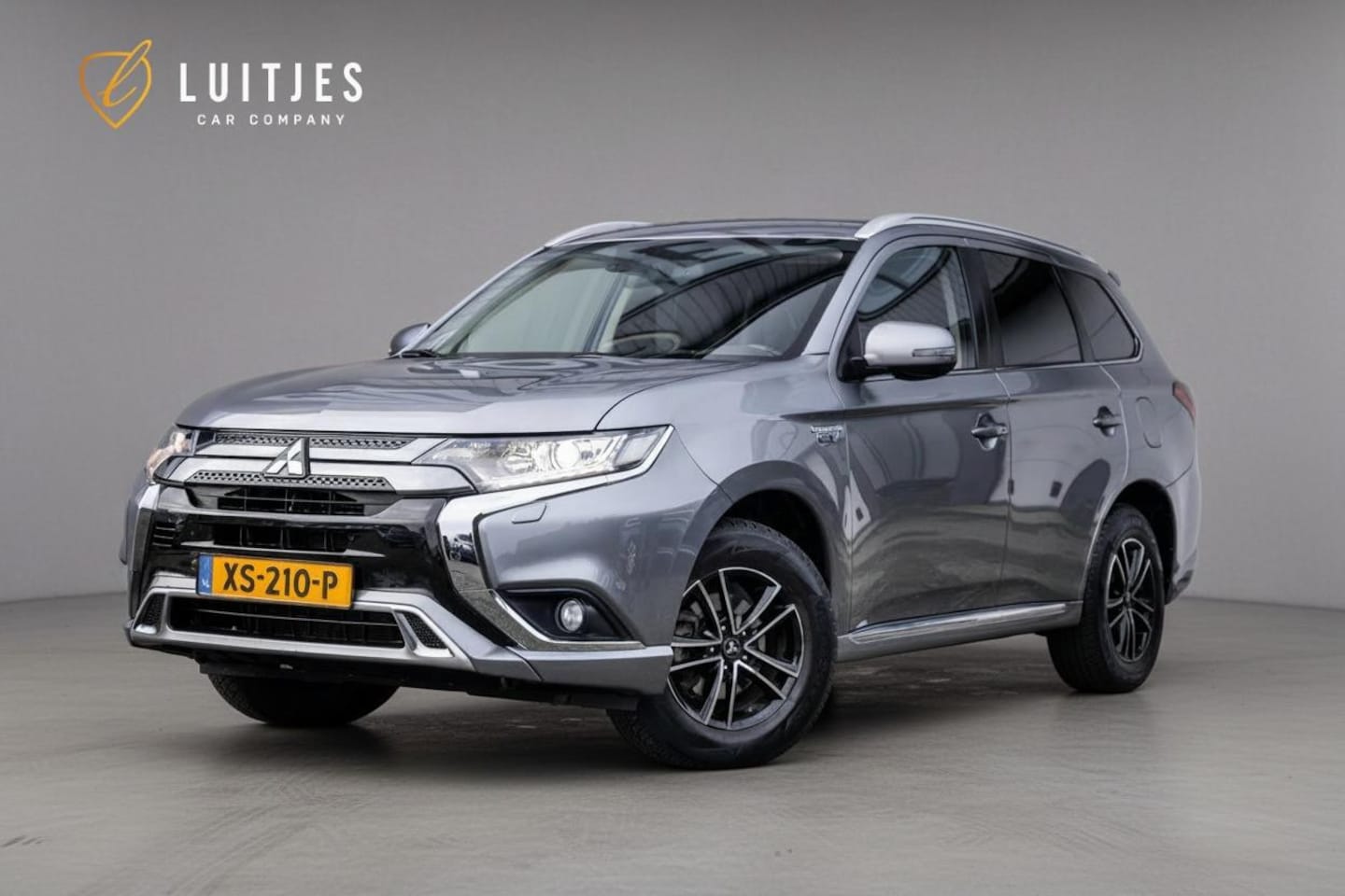 Mitsubishi Outlander - 2.4 PHEV 4WD Pure I Trekhaak I Camera I DAB+ I Org.NL I 1e-eig. I Slechts 49.838km - AutoWereld.nl
