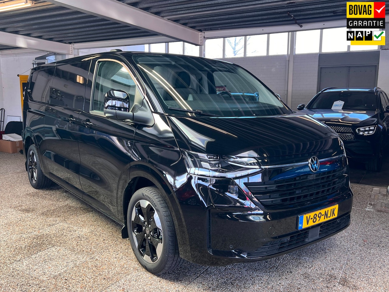 Volkswagen e-Transporter - 32 L2H1 Bulli 64 kWh Bulli 285pk, trekhaak enz.. - AutoWereld.nl