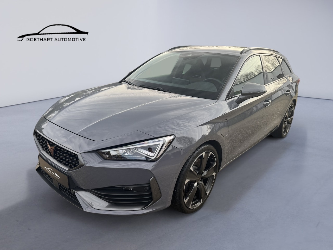 CUPRA Leon Sportstourer - 1.4 e-Hybrid VZ 245PK / Camera / Kuipstoelen / Keyless / Stoel + Stuurverwarming - AutoWereld.nl
