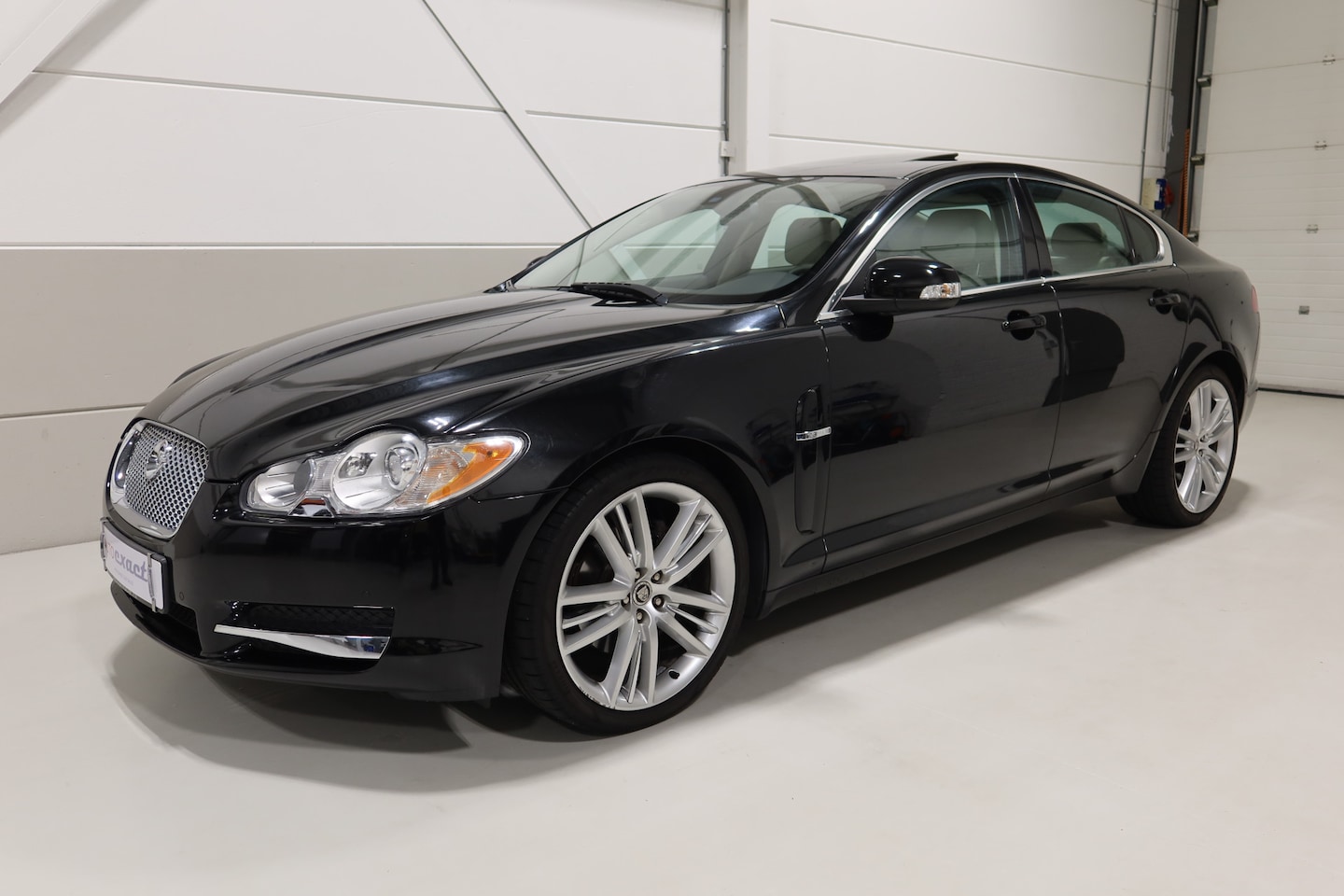 Jaguar XF - 4.2 V8 Premium Luxury I Bowers&Wilkins I - AutoWereld.nl