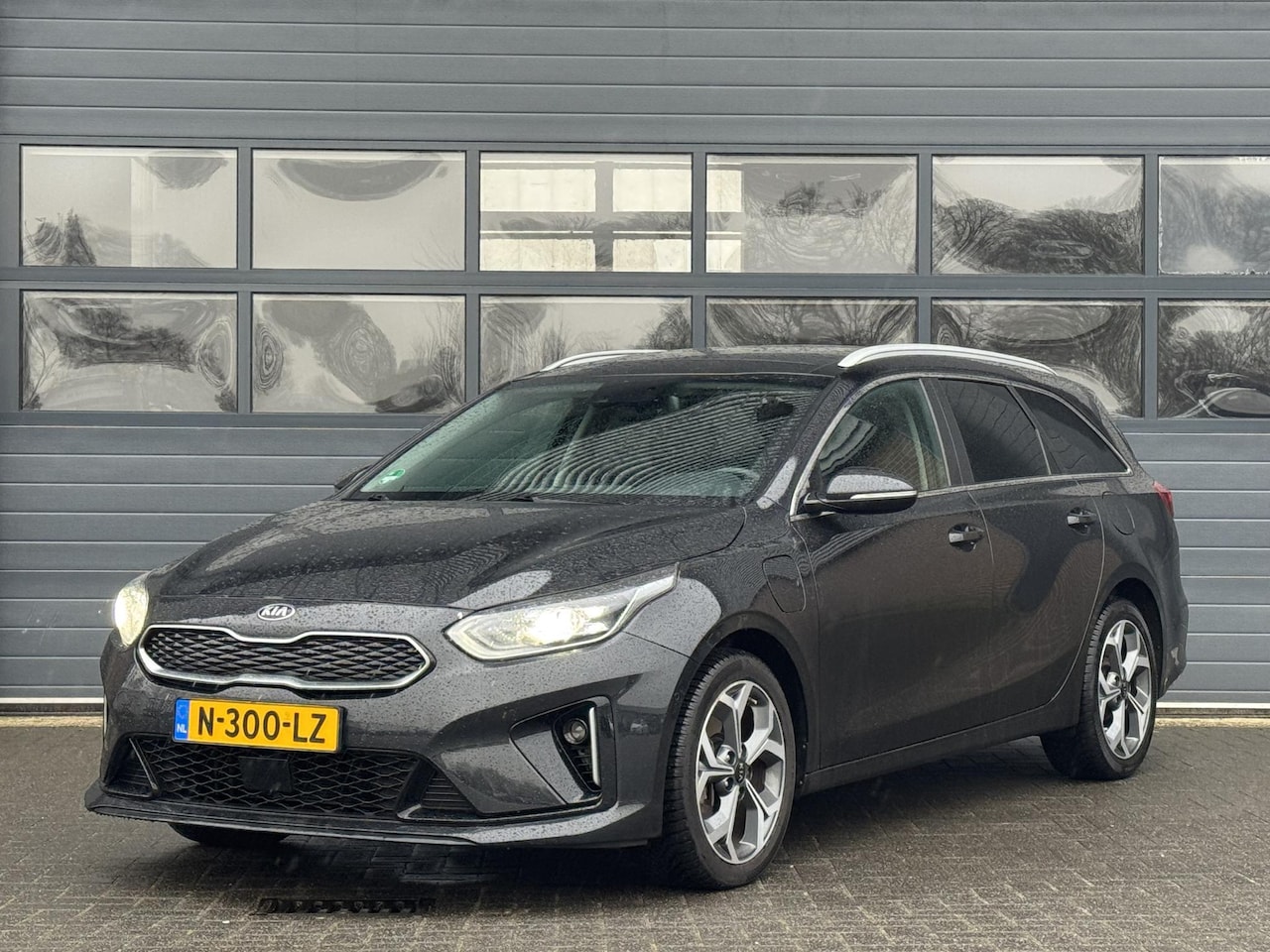 Kia Cee'd Sportswagon - Ceed 1.6 GDI PHEV EXECUTIVELINE I AUTOMAAT I TREKHAAK I STOELVERWARMING I LEDEREN BEKLEDIN - AutoWereld.nl