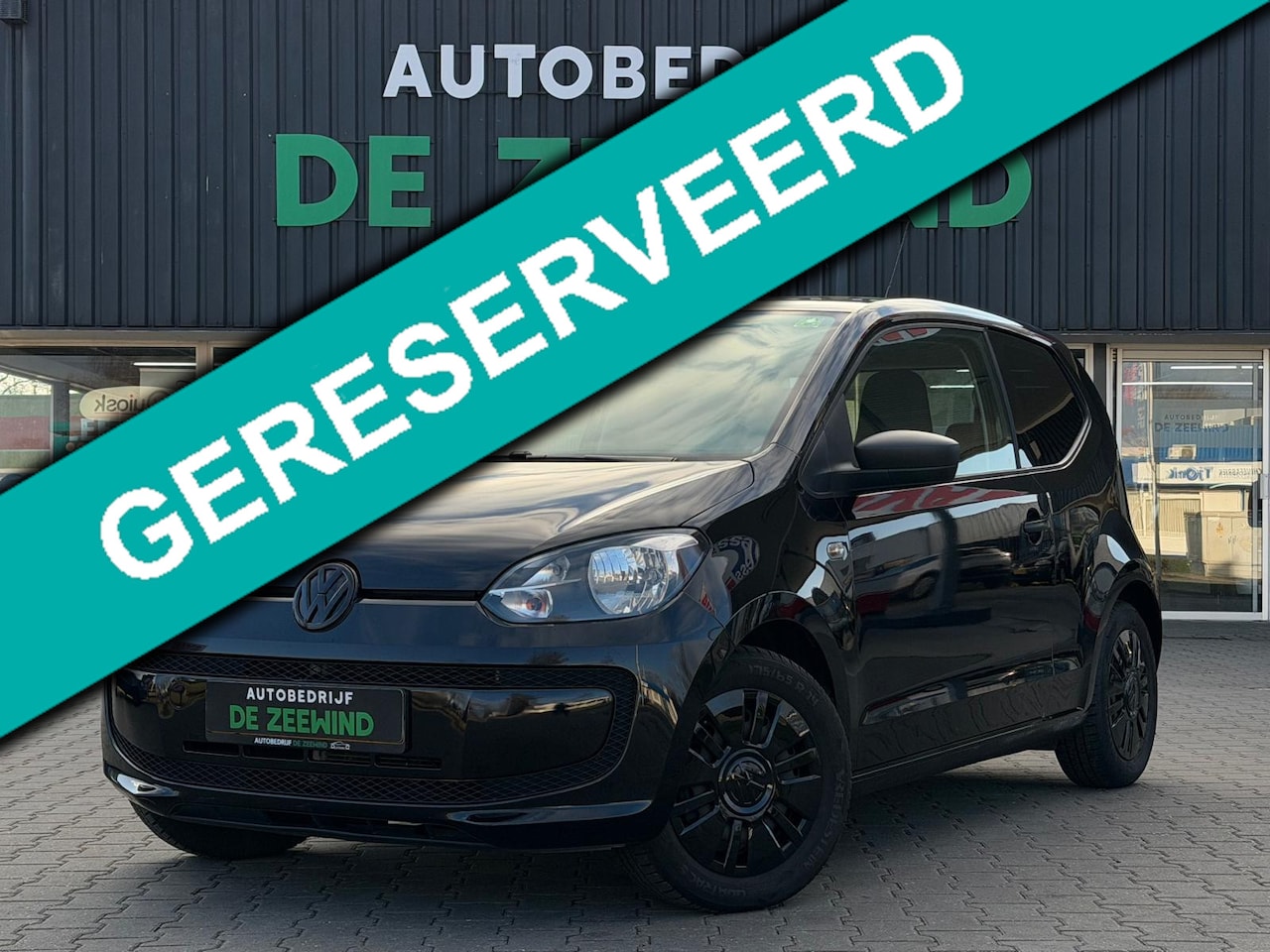 Volkswagen Up! - 1.0 easy up! BlueMotion|airco|Black on Black - AutoWereld.nl