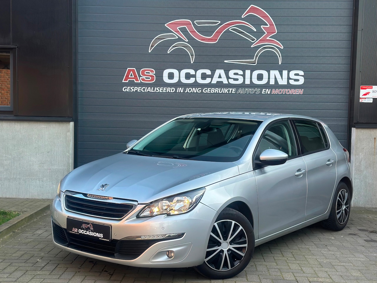 Peugeot 308 - 1.2 PureTech Allure - CAM - Cruise - Parksens - AutoWereld.nl