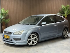Ford Focus - 1.6-16V ST LINE