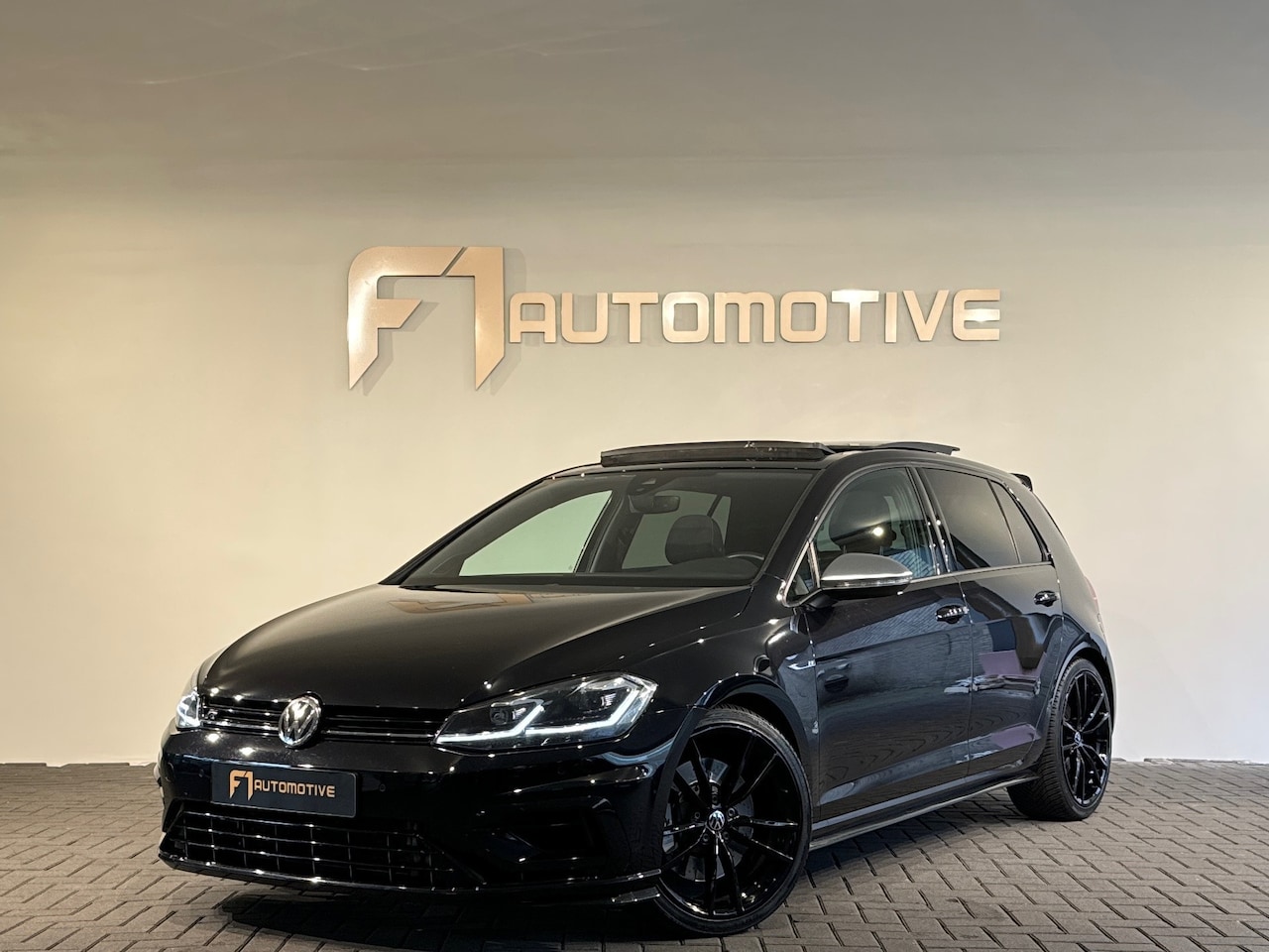 Volkswagen Golf - 2.0 TSI 4Motion R Pano|Dynaudio|Sfeer|Keyless - AutoWereld.nl